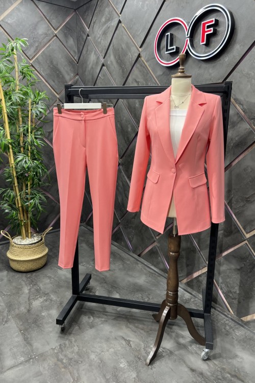 Düğmeli Atlas Kadın Takım Elbise Şeker Pembesi