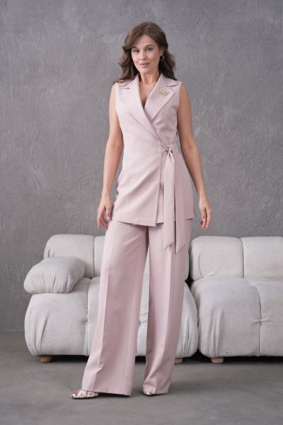 Kuşaklı Broş Detay Yelekli Kadın Takım Bej