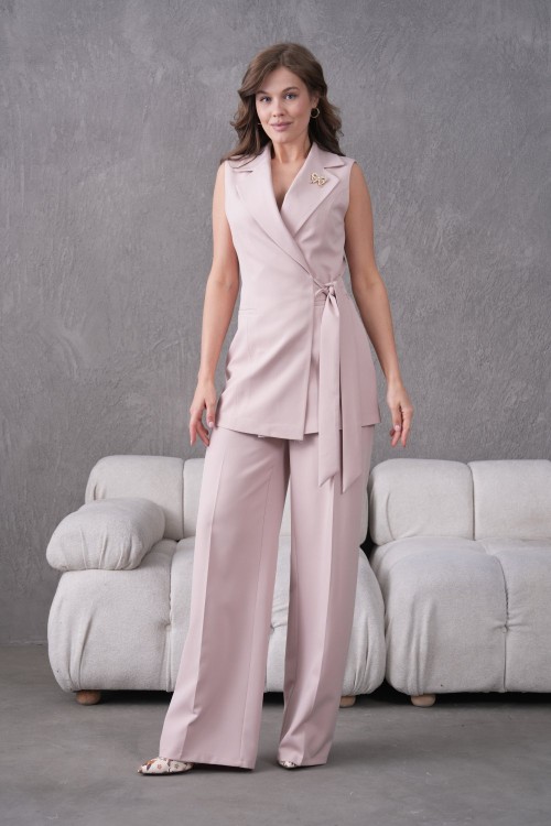 Kuşaklı Broş Detay Yelekli Kadın Takım Bej