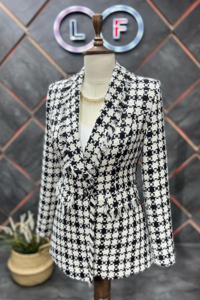 Püsküllü Kareli Kışlık Kadın Ceket SiyahBeyaz