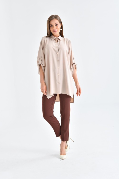 Yaka Broşlu Gömlekli Kadın Takım Bej