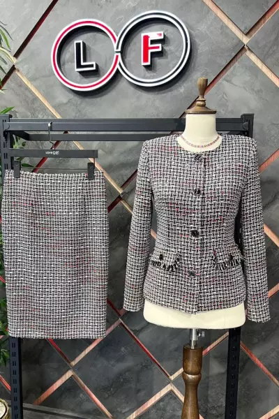 Simit Yaka Etekli Kadın Takım Elbise Siyah